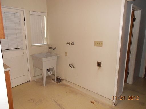 4th image of 6018 E Montecito Ave