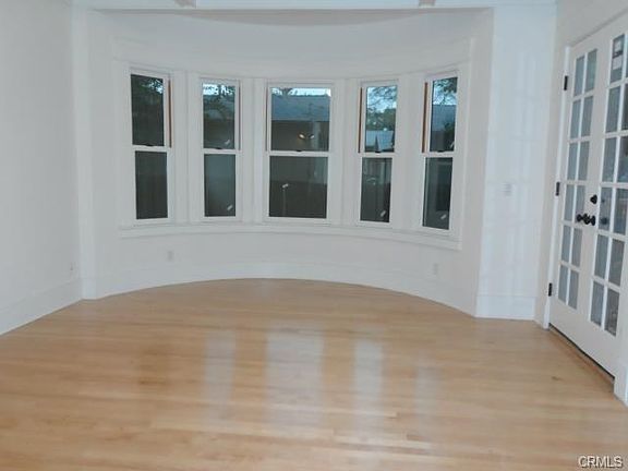 3rd image of 330 E Kingsley Ave