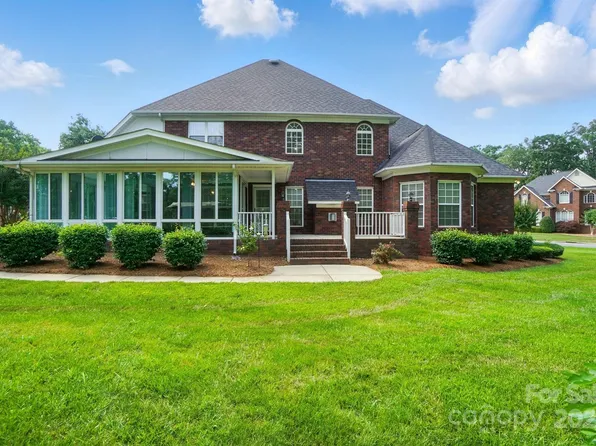201 Limerick Dr, Matthews, NC 28104