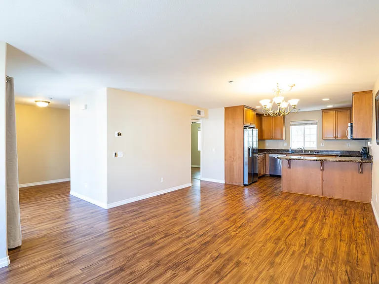 Floor 2: Dining room and kitchen