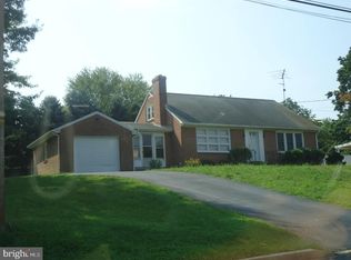 30 Hanover St, Spring Grove, PA 17362