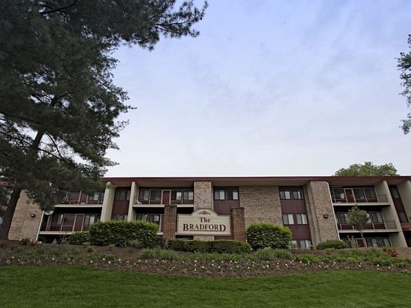 2nd image of 55 Manor Dr