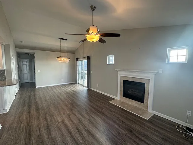 3 bed, 946 sqft, $2,000 — Photo 3