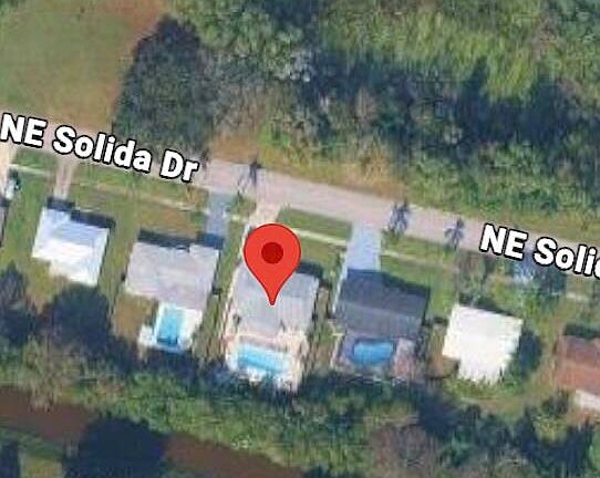 2nd image of 330 NE SOLIDA Drive