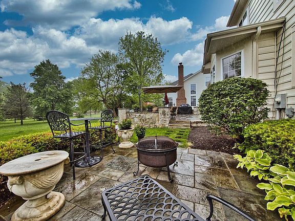 4th image of 7087 Fernridge Dr