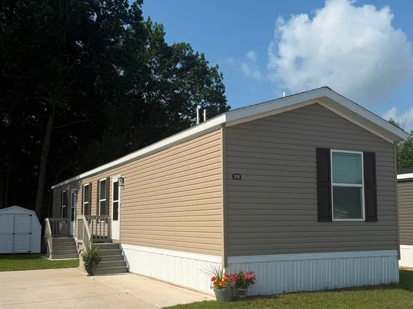 1178 Ironstone Dr, Mount Pleasant, MI 48858
