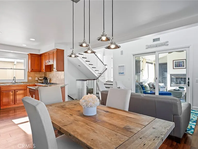 426 1/2 Narcissus Ave #1/2 — Photo 6