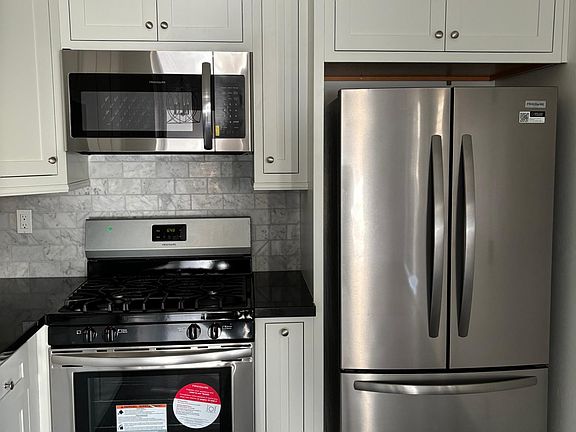 4th image of 1530 N Laurel Ave APT 10