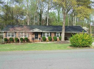 633 Pine Hill Dr, Boiling Springs, SC 29316