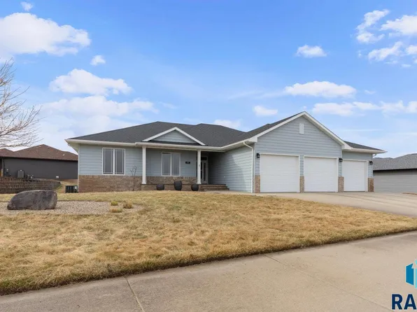 2013 Ridgeway Pl, Pierre, SD 57501