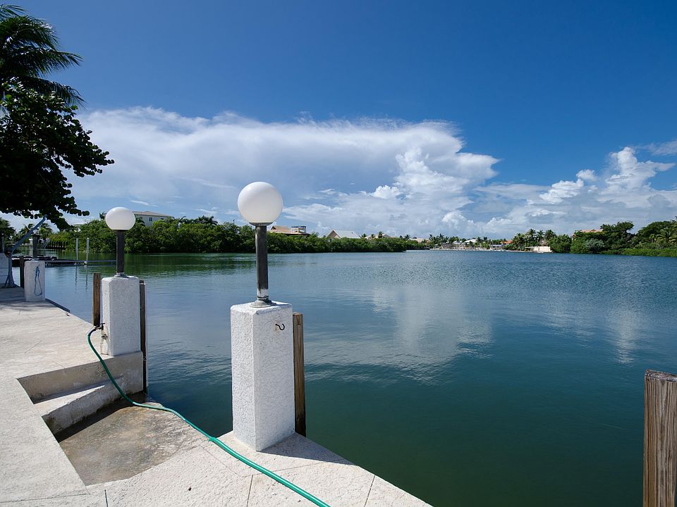 1st image of 513 Avenida Primiceria