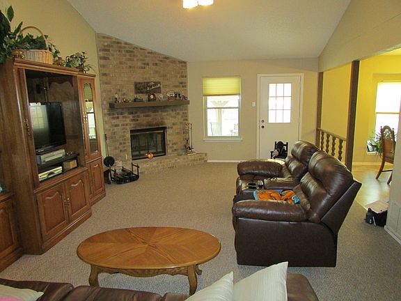 3rd image of 113 York Dr