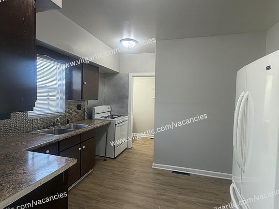 5th image of 4727 Sheffield Ave