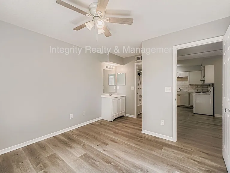 Parkridge Apartments — Photo 13