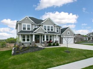 302 Lakeview Rd E, Chanhassen, MN 55317