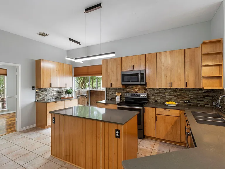 6 E Cottage Green St — Photo 18