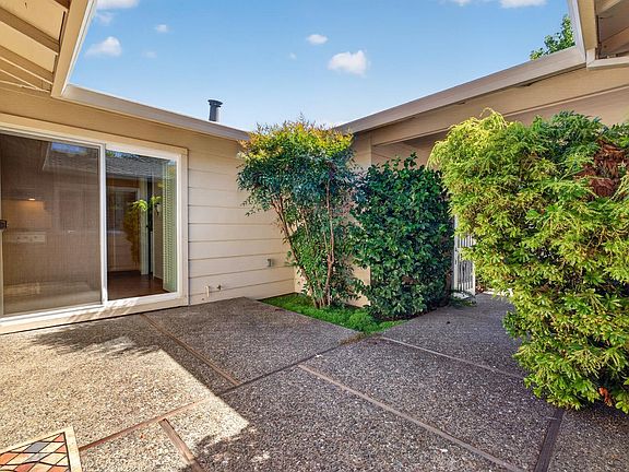 4th image of 8940 Oakmont Drive