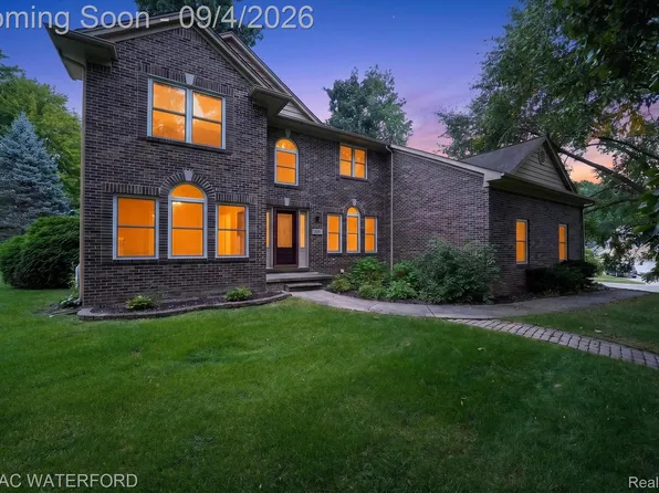 4380 Red Oak Blvd, Waterford, MI 48329