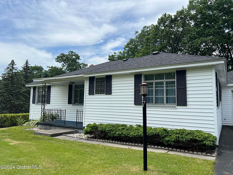 2nd image of 7 Grandview Drive