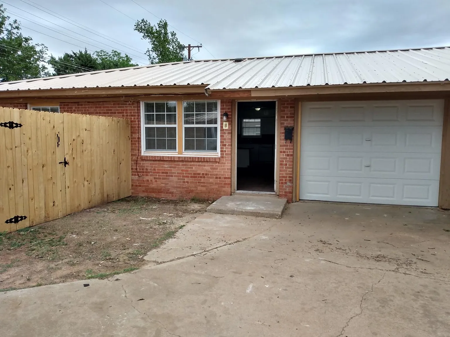 2 bed, 850 sqft, $1,045 — Photo 1