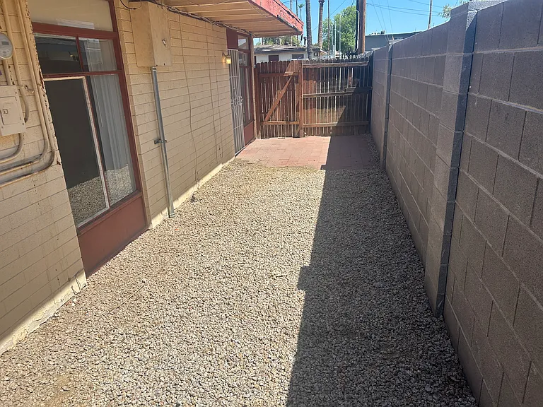 1125 E Maryland Ave #3 — Photo 1