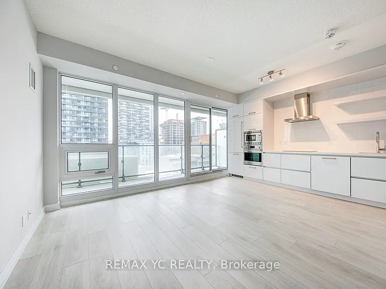2221 Yonge St #1201 — Photo 7