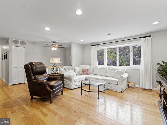 5th image of 449 Century Vista Dr