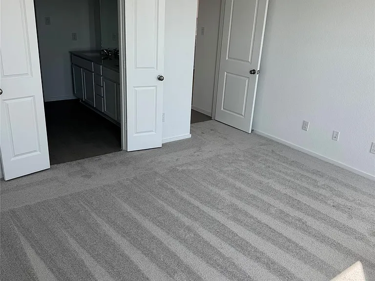 902 Heaven Dr — Photo 12