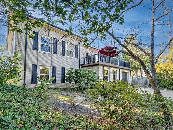 NATURAL GROUNDS OFFER GORGEOUS EVER-CHANGING VIEWS WHILE BEING LOW-MAINTENANCE