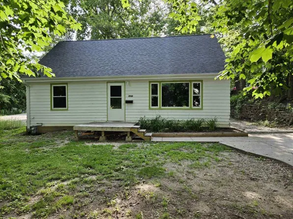 2920 Woodland St, Ames, IA 50014