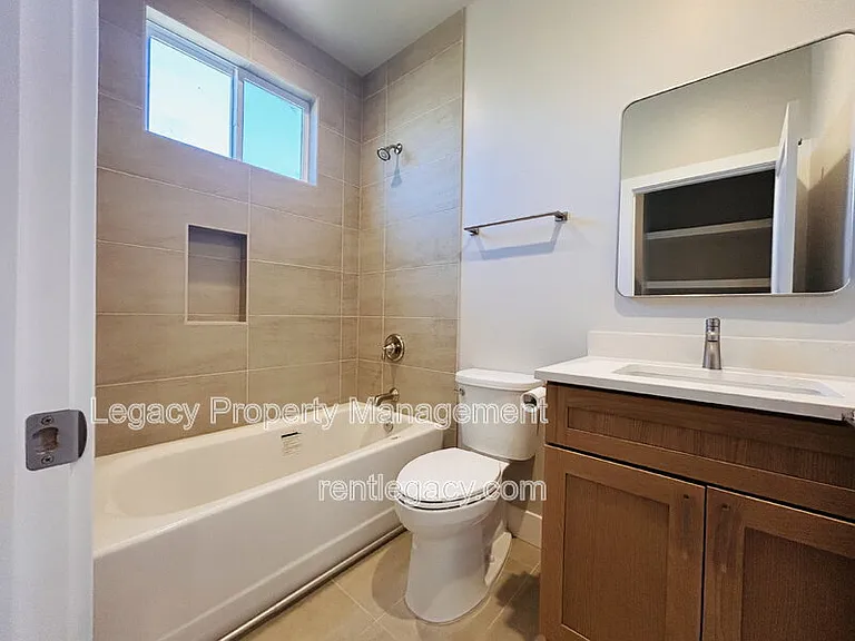 1195 Heather Ct #A — Photo 8