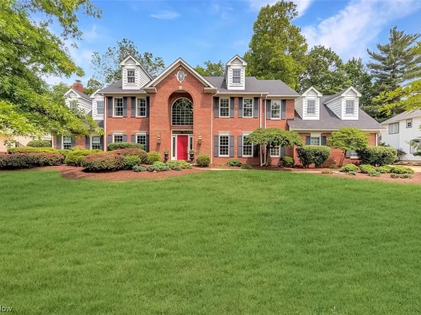 9237 Province Ln, Brecksville, OH 44141