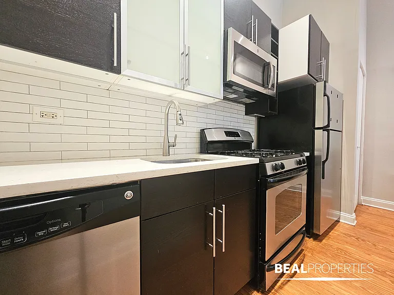 2200 N Clark St — Photo 42