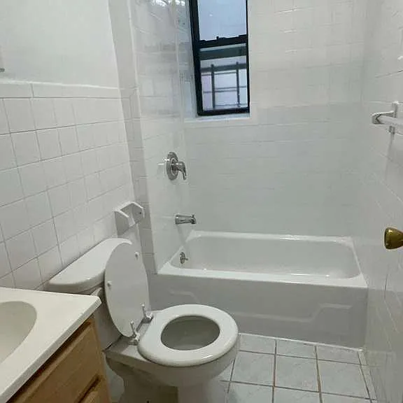 1801 Weeks Ave #3J — Photo 8