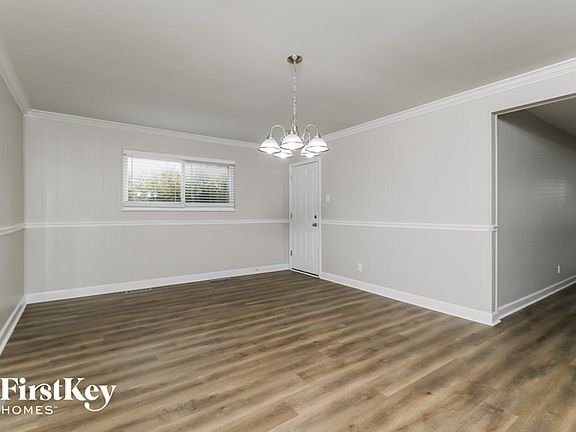 5th image of 551 W Essex Ave