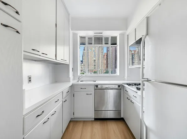 20 East 74th Street image 6 of 21