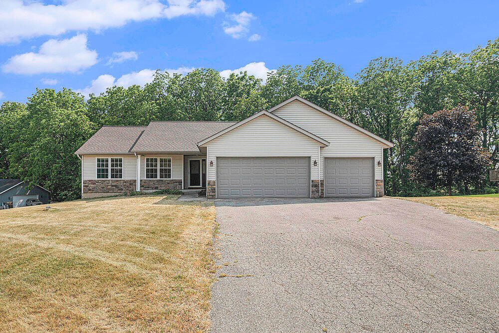 10395 Cottonwood Ct, Middleville, MI 49333 Zillow