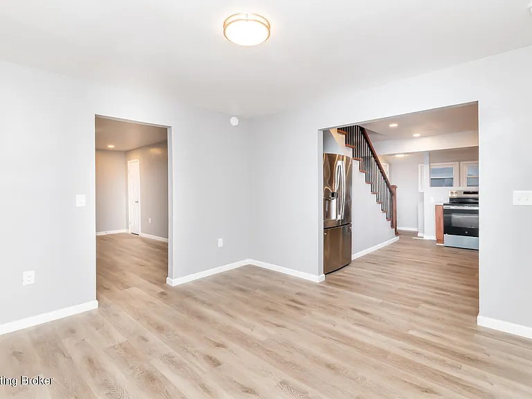 204 W Warfield St — Photo 12
