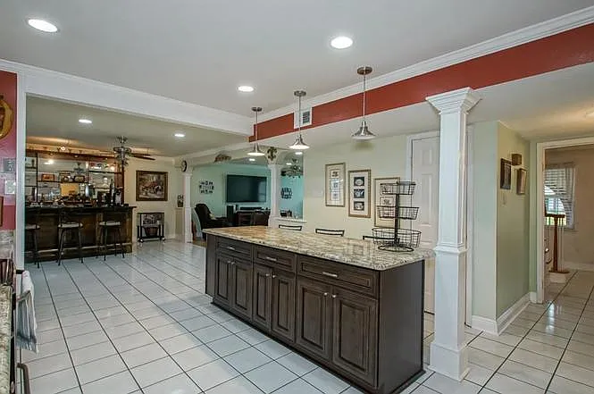 4 bed, 2.5 bath, 2720 sqft, $2,950 — Photo 3