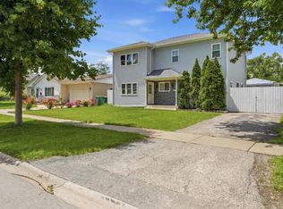 290 E Norman Ln, Wheeling, IL 60090