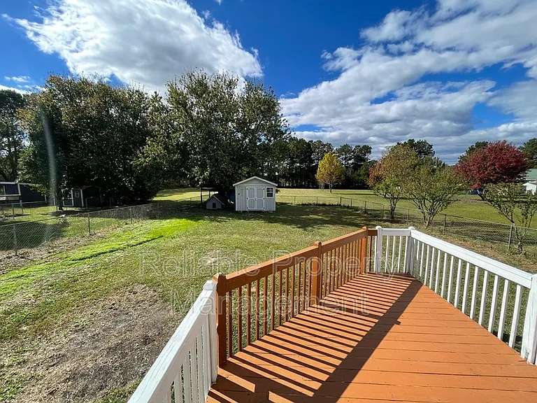 108 Patricia Dr — Photo 3