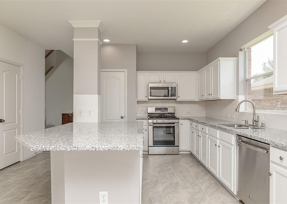 1st image of 16118 Spur Canyon Ct