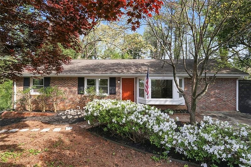 1st image of 1092 Mountain View Dr
