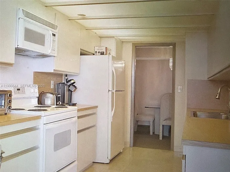 2000 Towerside Ter #1005 — Photo 5