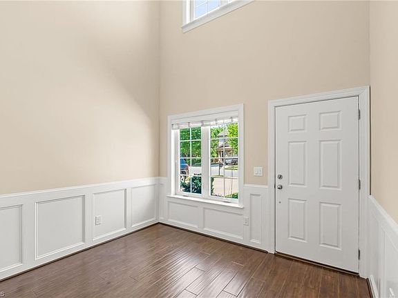 5th image of 633 Stags Leap Ct