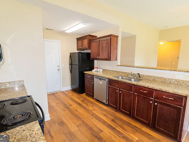 612 Hampstead Ave — Photo 7