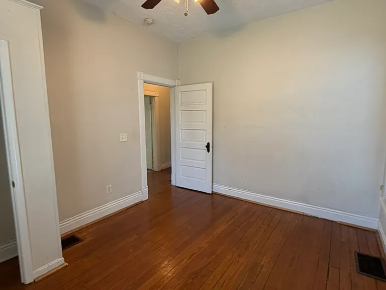 427 Montana Ave — Photo 12