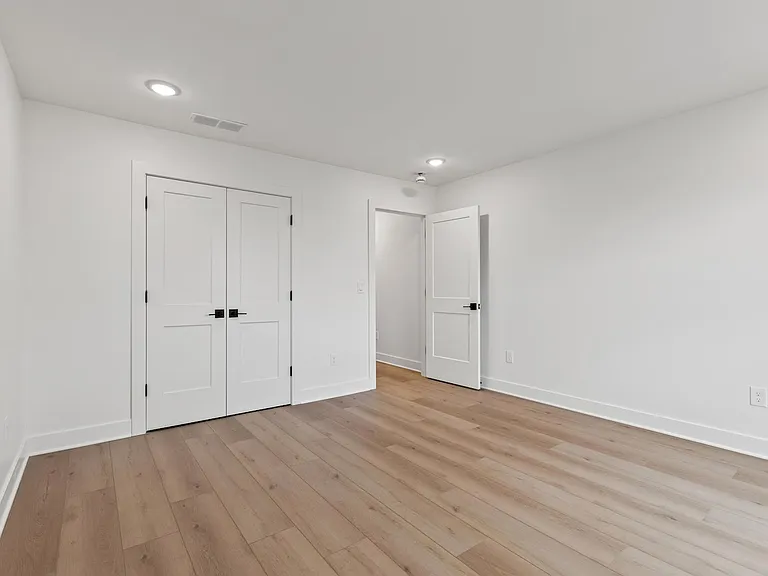 1017 Lauderdale Dr — Photo 15