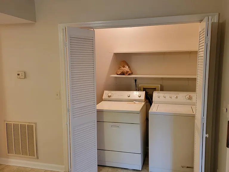 411 Woodsman Ct — Photo 7
