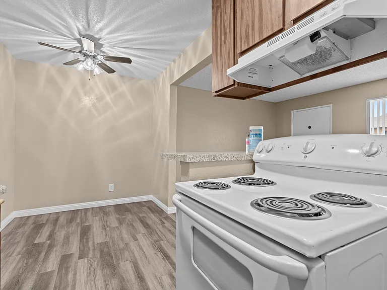 Park Place Apartments — Photo 17